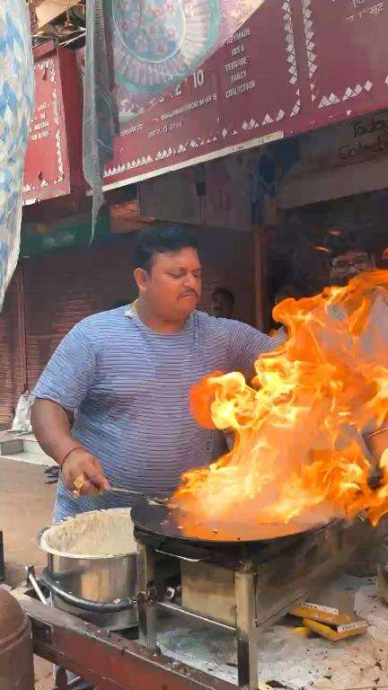 Banaras Must Try Fire Uttapam #banaras #varanasi #food
🤤🤤