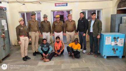 जिला कोटा ग्रामीण पुलिस को मिली #बड़ी_सफलता 

थाना इटावा ने मारपीट की घटना में हुई #हत्या का #त्वरित #खुलासा करते हुए
03 अपराधियों  को #गिरफ्तार करने में सफलता हासिल की 
#PoliceRajasthan