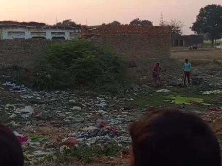 ग्राम  सिसरका कुवैत कब्जा देर का अवैध कब्जा हो रहा है यहां सिसरका में, घर का अवैध कब्जा कर रहा है बराबर वाला घर वाला कल