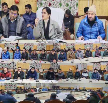 GoodGovernanceWeek* *Prashasan Gaon Ki Ore*
DC Kupwara,
Ms Ayushi Sudan IAS reviews preparation for week long public outreach programme.
Officers were directed to ensure reduction of grievances to zero by providing quality resolution.