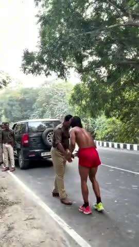 Raja Yadav new police se milaya hot