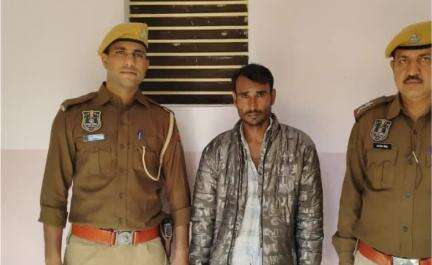 🌟 पुलिस थाना गलतागेट द्वारा वाहन चोरों के खिलाफ तीव्र कार्यवाही करते हुये घटना के तुरन्त बाद चोरी का ट्रेक्टर ट्रोली बरामद कर शातिर चोर रविन्द्र उर्फ रवि को किया गिरफ्तार।
🌟 मुल्जिम के कब्जे से चोरी का ट्रेक्टर मय ट्रोली के किया बरामद।