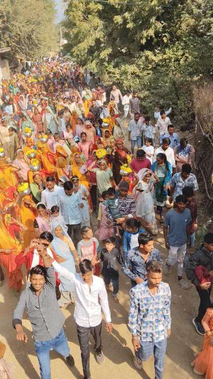 नेतावलगढ़ मैं रामदेव जी के बीज  के अवसर मैं भारी जनसंख्या पहुंची