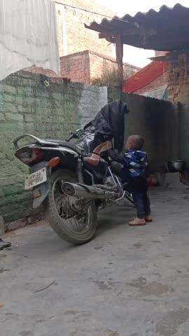 2 saal ke bache ne chalai bike #yasirsheikh #news #children