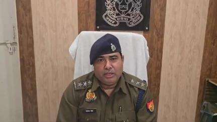 संडीला रोड अतरौली टेढ़ी पुलिया के पास दो बाइक सवार युवकों को ट्रैक्टर ट्राली ने टक्कर मारी युवकों की हुई  दर्दनाक मौत