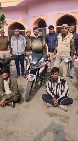 #दौसा_पुलिस 
कोतवाली थाना पुलिस की कार्यवाही।
चोरी की मोटरसाइकिल सहित आरोपियों विक्रम व सुमित को किया गिरफ्तार, आरोपी ने नीलकंठ महादेव मंदिर के रास्ते से चुराई थी दो बाइक।
#Dausapolice