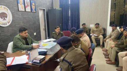 किशनगंज: एसपी ने यातायात प्रबंधन पर चर्चा के लिए पुलिस अधिकारियों के साथ बैठक की