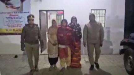 सगड़ी: जीयनपुर थाने की पुलिस ने चोरी करने वाली तीन अभियुक्ताओं को गिरफ्तार किया, उनके पास से नकदी और किटकैट चॉकलेट बरामद