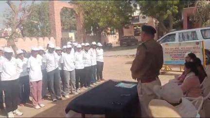 #Traffic Nagaur :- 	’’राष्ट्रीय सड़क सुरक्षा माह-2025’’ के तहत नेहरु युवा केन्द्र माय भारत नागौर के स्वयंसेवकों को आमजन को जागरूक करने के लिए सड़क सुरक्षा व यातायात नियमों की जानकारी दी गई।