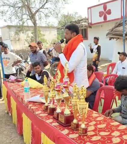 ग्राम दारगांव में आयोजित क्रिकेट प्रतियोगिता के उद्घाटन सत्र में सम्मिलित हुआ।