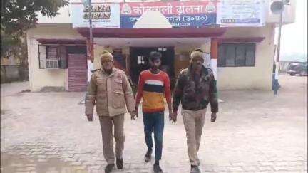 कासगंज: ढोलाना थाना पुलिस ने कार चोरी करने वाले व्यक्ति को गिरफ्तार किया, चोरी की कार बरामद