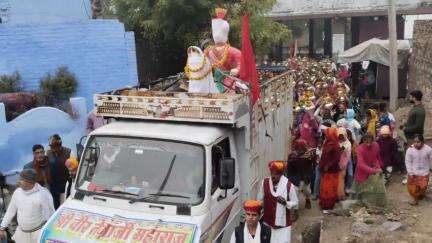 निवाई: झिलाय गांव में वीर तेजाजी महाराज की घोड़ी मूर्ति प्राण प्रतिष्ठा के लिए निकाली गई विशाल कलश यात्रा