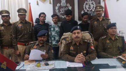 घाटमपुर मे वाहन चेकिंग के दौरान 4 शातिर चोरों को पुलिस ने किया गिरफ्तार