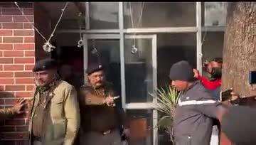 भारी सुरक्षा के बीच उमेश कुमार को कोर्ट लेकर गई पुलिस....