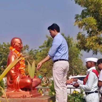 बालोद: महात्मा गांधी जी की पुण्यतिथि पर आज कलेक्टर ने बालोद के संयुक्त जिला कार्यालय में प्रतिमा पर श्रद्धांजलि अर्पित की