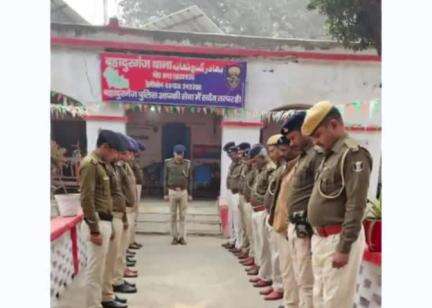 बहादुरगंज: बहादुरगंज पुलिस ने शहीद दिवस पर मौन धारण कर वीर शहीदों को श्रद्धांजलि दी