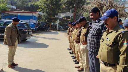 बागेश्वर: शहीद दिवस पर बागेश्वर में पुलिस ने 2 मिनट का मौन रखकर शहीदों को दी श्रद्धांजलि