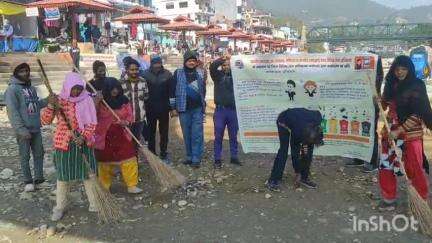 बागेश्वर: विधिक सेवा प्राधिकरण नैनीताल के निर्देशानुसार राष्ट्रीय स्वच्छता दिवस पर सरयू एवं गोमती संगम पर स्वच्छता अभियान चलाया गया