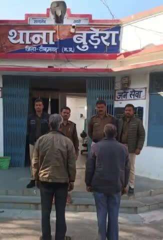 बड़ागांव धसान: बुड़ेरा थाना पुलिस ने हत्या के प्रयास के दो फरार आरोपियों को किया गिरफ्तार