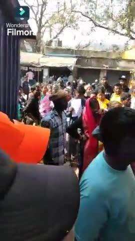 noamundi me adhar card ke liye gramin ho rahe kafi pareshan log 3 baje subah se  hi line me lage hue hai