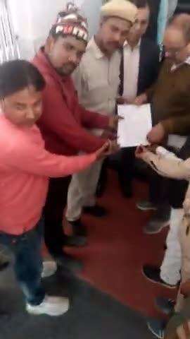 Aaj samaharnaaly me D M sir ko gram raksha dal ke padadhikaari aur hajaro sipahi ne milkar gyapan Diya