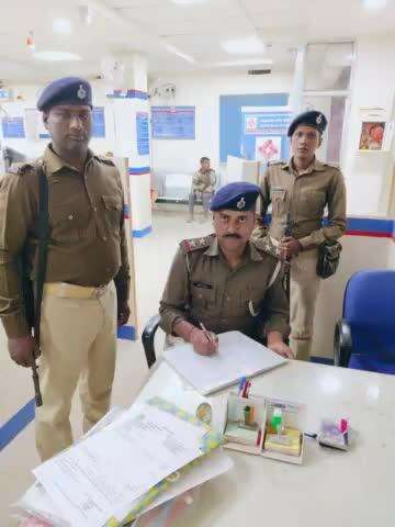 #कटिहार_पुलिस द्वारा बैंकिंग प्रतिष्ठानों /ATM में सुरक्षा-व्यवस्था सुनिश्चित करनें हेतू बैंकों की सुरक्षा जांच की जा रही है I

बैंक परिसर के अंदर एवं बाहर संदिग्ध पर निगरानी रखी जा रही है I