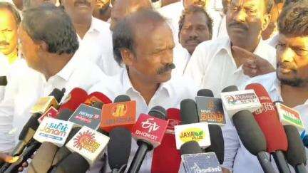 இலுப்பூர்: பட்டியல் இன மக்களுக்காக சட்டமன்றத்தில் குரல் கொடுப்பேன் போலீஸ் ஸ்டேஷன் அருகே புரட்சி பாரதம் தலைவர் MLA ஜெகன் மூர்த்தியார் பேட்டி
