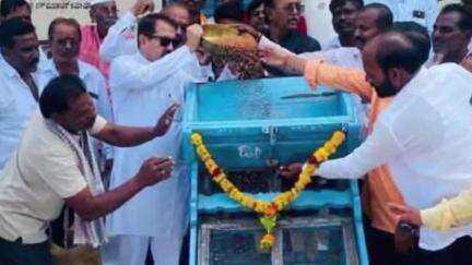 ಮುದ್ದೇಬಿಹಾಳ: ಹಿರೇಮುರಾಳ ಗ್ರಾಮದಲ್ಲಿ ತೊಗರಿ ಖರೀದಿ ಕೇಂದ್ರ ಉದ್ಘಾಟಿಸಿದ ಶಾಸಕ ಅಪ್ಪಾಜಿ ನಾಡಗೌಡ