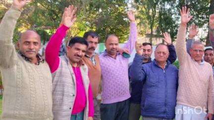 नगरोटा सूरियां: पोंग बांध में स्थापित व्यापार मंडल नगरोटा सूरिया द्वारा सामूहिक बैठक का आयोजन किया गया