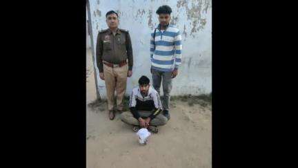 सतनाली: सतनाली के गांव नावा के रेलवे अंडरपास के पास पुलिस ने एक युवक को अवैध हथियार के साथ गिरफ्तार किया