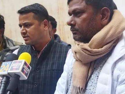 भारतीय जनता पार्टी के मंडल अध्यक्ष संदीप सोनी सरकार से भोजपुरी लेखपाल को तत्काल न्याय करने की मांग की संजीव गिरी के साथ