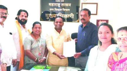 पोलादपूर: पोलादपूर नगरपंचायत येथे फक्त एकच उमेदवारी अर्ज दाखल झाल्याने
प्रसाद इंगवले यांचे उपनगराध्यक्षपद फिक्स

सोमवारी निवडीची क