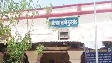 मुदखेड: माळकौठा येथे शेतातील आखाड्यावर टिनशेडमध्ये २९ वर्षीय तरूण शेतकऱ्याची सततची नापीकी व कर्जाला कंटाळून गळफास घेऊन आत्महत्या