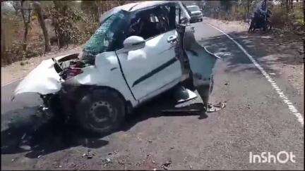 शाहगढ़: हीरापुर के पास गढ़ोही में कार को दो ट्रकों ने मारी टक्कर, चालक गंभीर रूप से घायल