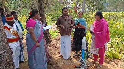 சேந்தமங்கலம்: பேளுக்குறிச்சியில் அரசு மானியத்தில் மஞ்சள் பயிருக்கு சொட்டு நீர் பாசன அமைக்கப்பட்டுள்ளதை ஆட்சியர் ஆய்வு செய்தார்