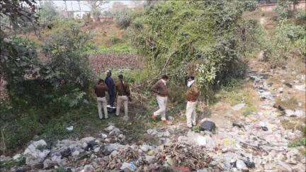 दिघवारा: दिघवारा रेलवे स्टेशन की खाली भूमि से शव मिला, पुलिस जांच कर रही है, दो संदिग्धों को हिरासत में लिया गया