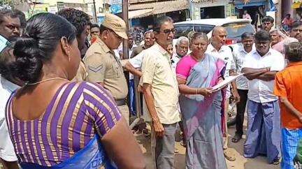 சேந்தமங்கலம்: பேளுக்குறிச்சியில் புதிய வழித்தடங்களில் மினி பேருந்து இயக்குவது குறித்து மாவட்ட ஆட்சியர் நேரடியாக ஆய்வு மேற்கொண்டார்
