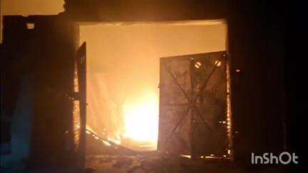 আমতা ১: আমতা প্লাস্টিক কারখানায় আগুন ঘটনার স্থলে ছটি ইঞ্জিন