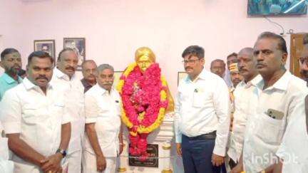 வலங்கைமான்: உத்தமதானபுரத்தில் தமிழ் தாத்தா உவேசா நினைவு இல்லத்தில் பிறந்தநாள் விழா- அவரது சிலைக்கு கலெக்டர் மாலை அணிவித்து மரியாதை