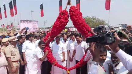 திருவெறும்பூர்: திருச்சி சூரியூரில் ஜல்லிக்கட்டு மைதானம் அமைக்க துணை முதல்வர் உதயநிதி  ஸ்டாலின் அடிக்கல் நாட்டினார்