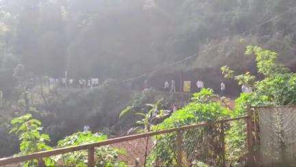 ಕುಮಟಾ: ಯಾಣದಲ್ಲಿ ಪ್ರವಾಸಿಗರ ಮೇಲೆ ಜೇನು ದಾಳಿ