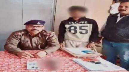 बिहपुर: झंडापुर पुलिस ने स्टेशन रोड पर लोडेड कट्टा के साथ एक संदिग्ध व्यक्ति को गिरफ्तार किया