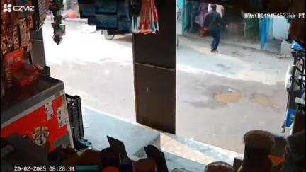 কালিয়াগঞ্জ: কালিয়াগঞ্জে মহেন্দ্রগঞ্জ বাজারে মহিলা সবজি বিক্রেতার ওপর ধারালো অস্ত্র নিয়ে হামলা