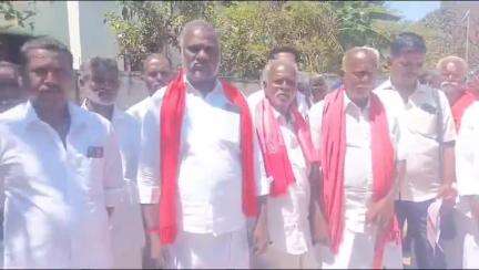 குளத்தூர்: வட்டாட்சியர் அலுவலகத்தின் முறைகேடாக பட்டா வழங்கி அதிகாரியை  கண்டித்து காத்திருப்பு போராட்டத்தில் ஈடுபட முயன்ற மார்க்சிஸ்ட் கம்யூனிஸ்ட் கட்சியினர்