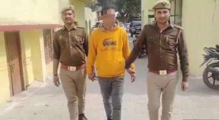 हाथरस: आगरा-अलीगढ बाईपास नहर पुल गणेश विवाह स्थल के पास पुलिस ने 1 अभियुक्त को गिरफ्तार किया, बरामद हुई मोटरसाइकिल व नशीला पदार्थ