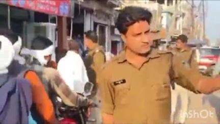 डबरा सिटी थाना पुलिस ने रेलवे ब्रिज के नीचे से हाथ ठेला वालों का अतिक्रमण हटाया, चेतावनी दी