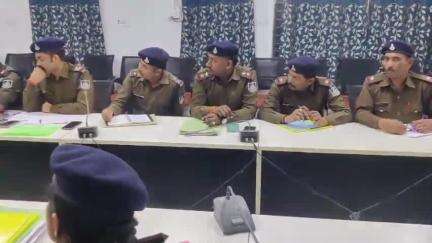 निवाड़ी: निवाड़ी जिले में पुलिस अधीक्षक डॉ. राय सिंह नरवरिया ने फरवरी माह की अपराध समीक्षा बैठक की