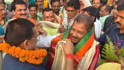 नवगछिया: बीजेपी के प्रदेश अध्यक्ष और राजस्व मंत्री दिलीप जायसवाल नवगछिया पहुंचे, शानदार स्वागत