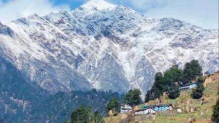 कपकोट: बदियाकोट पटाक गांव के जंगलों में हुई बर्फबारी, मौसम ने बदली करवट, ठंड में इजाफा किसानों के लिए वरदान