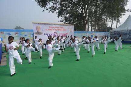 माननीय मुख्यमंत्री द्वारा पटना जिला में प्रगति यात्रा के दौरान दनियावां प्रखंड स्थित राजकीयकृत उच्च माध्यमिक विद्यालय, तोप में मनरेगा से निर्मित खेल के मैदान का उद्घाटन किया। खिलाड़ियों की सुविधा हेतु यहाँ कई कोर्ट एवं ट्रैक बनाए गए है।